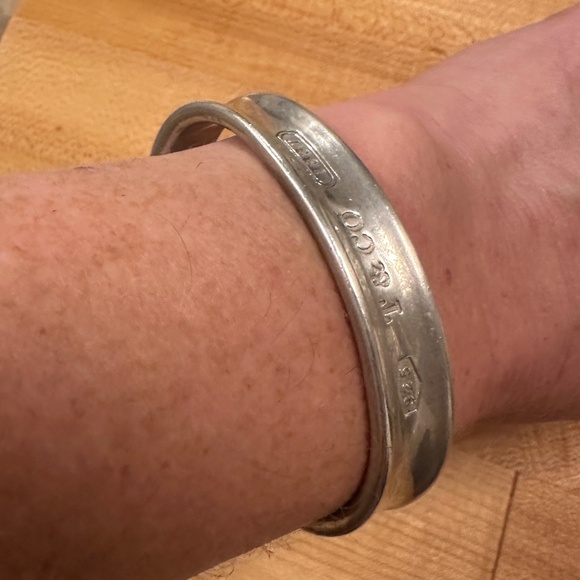 VTG Tiffany & Co 1837 Basics cuff sterling silver w/box, pouch & cleaning card - Picture 9 of 9